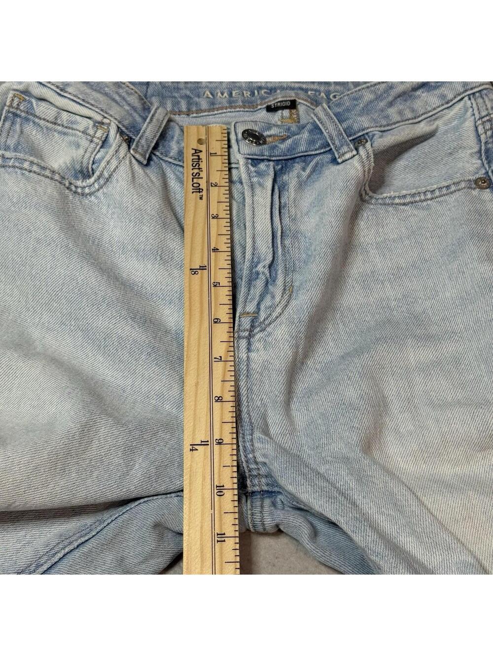 American Eagle Strigid Mom Jeans Womens Size 2 Light Wash Distressed Hem - Picture 9 of 14